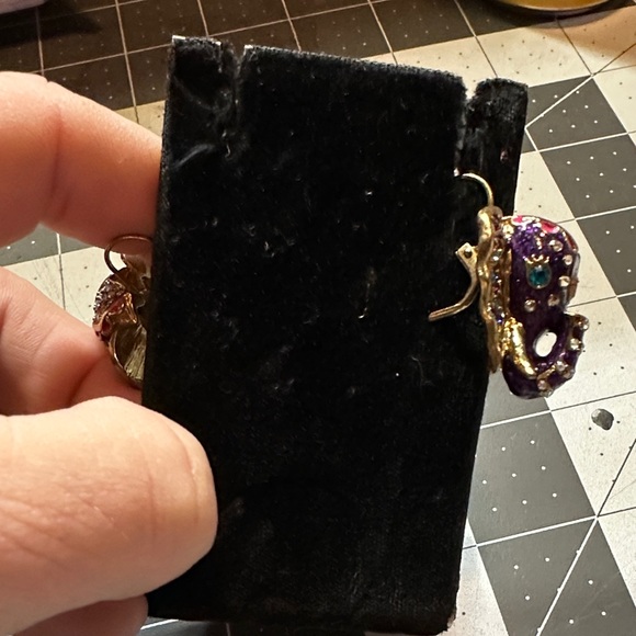Betsey Johnson Purple and Gold Elephant Earrings euc - Picture 3 of 4